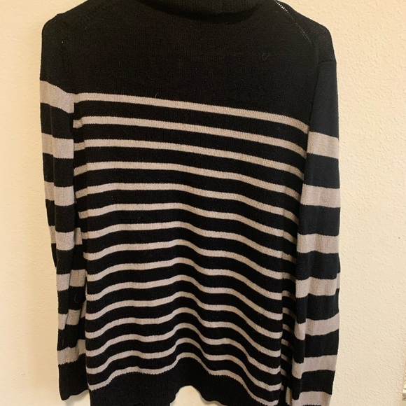 Sweater - Picture 4 of 4